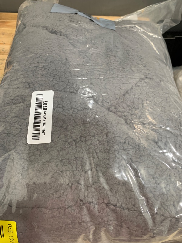 Photo 1 of 1 Pack 3 Calming Blankets Fluffy Premium Fleece Pet Blanket Soft Sherpa Throw for Dog Puppy Cat Grey Large (41" x31'')