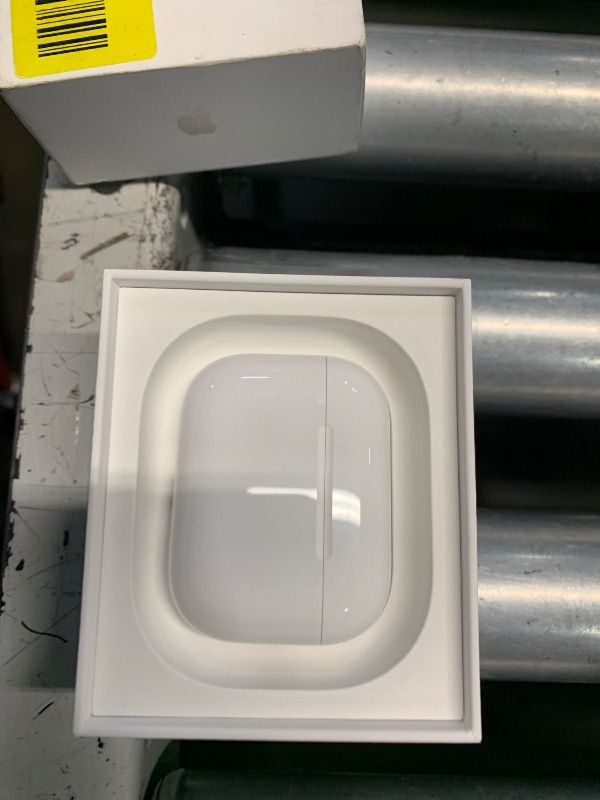 Photo 1 of ***PARTS ONLY*** ***DEVICE IS LOCKED OUT*** Apple AirPods Pro 3 Wireless Earbuds, Active Noise Cancellation, Live Translation, Heart Rate Sensing, Hearing Aid Feature, Bluetooth Headphones, Spatial Audio, High-Fidelity Sound, USB-C Charging