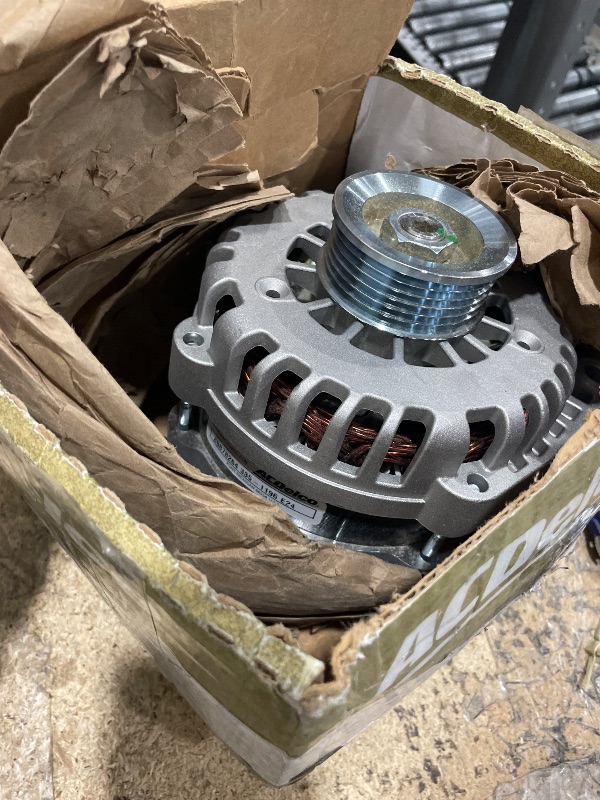 View 2 of ***FOR PARTS ONLY / DAMAGED*** ACDelco Gold 335-1196 (88878264) Alternator