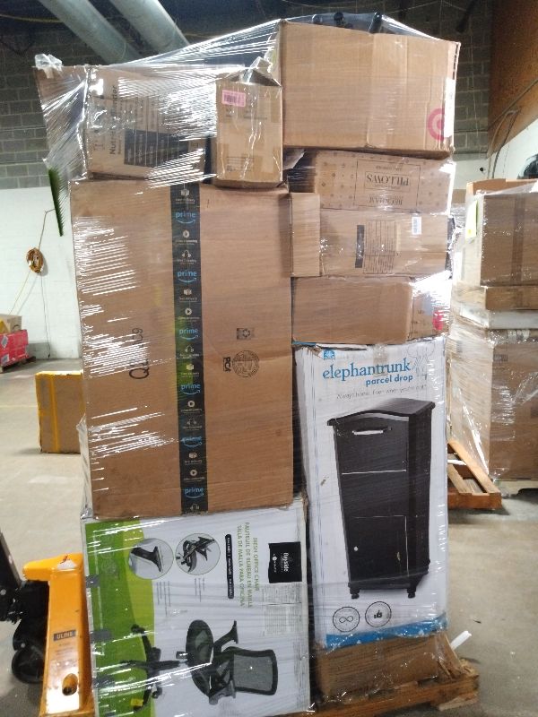 Photo 1 of As is General Merchandise pallet roughly 60 item
