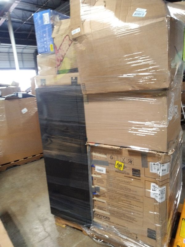 Photo 1 of As is General Merchandise pallet roughly 60 item