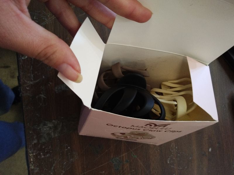 Photo 1 of 2.8 Inch Medium Octopus Hair Clips for Women, Matte Claw Clips for Thin Hair, Strong Hold Non-slip Spider Octopus Clip for Fine Hair Jaw Clips