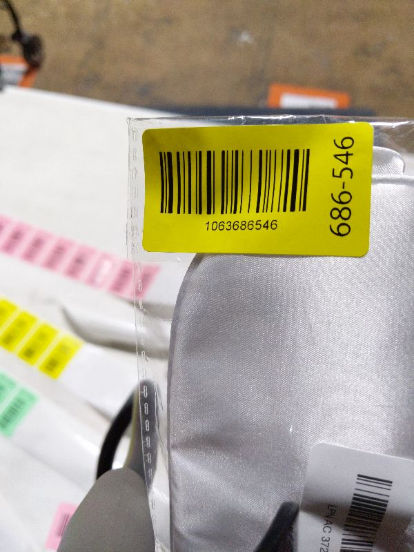 Photo 1 of 1 Pcs Silk Sleep Mask, Soft Eye Mask with Elastic Strap, Lightweight Blindfold for Men, Women, Travel, and Naps (White)