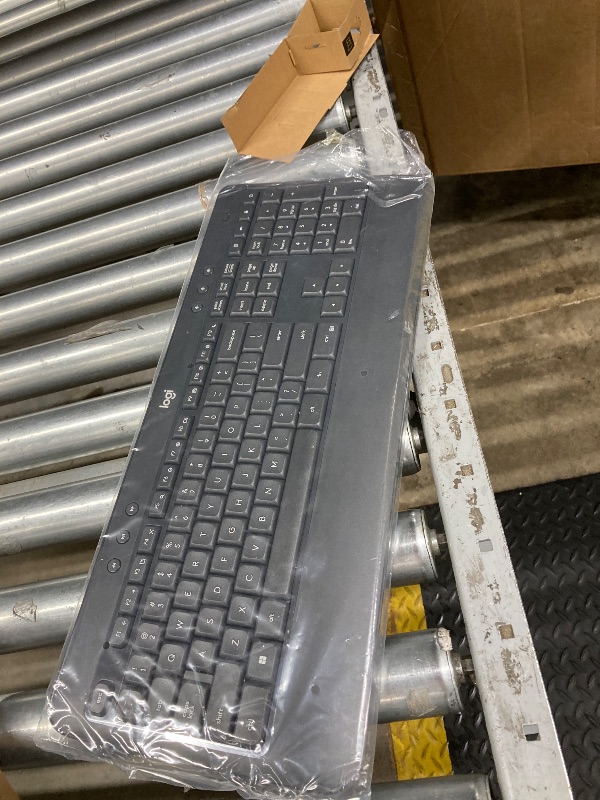 Photo 1 of ***MISSING PARTS -SELLINIG AS IS *** Logitech MK540 Advanced Wireless Keyboard for Windows,  Multimedia Hotkeys, 3-Year Battery Life, for PC, Laptop