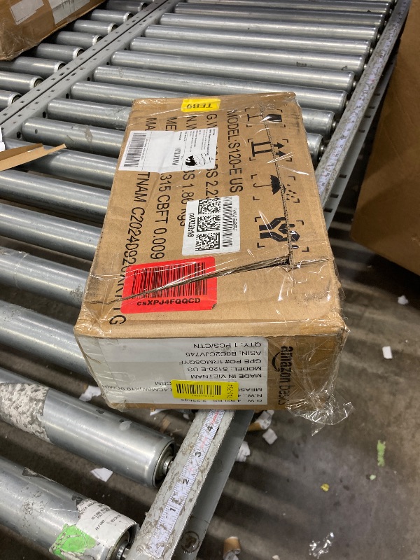 Photo 1 of **It's used; we don't know if it's missing parts or if it works 100%.
*****Amazon Basics 8-Sheet Strip Cut Paper, CD, and Credit Card Shredder with Auto-Off Compact, Portable Design, No Basket, Extendable Arm, Black