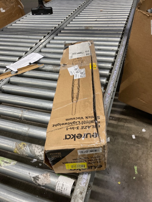 Photo 1 of //It's used; we don't know if it's missing parts or if it works 100%.
***Eureka NES215A Blaze 3-in-1 Swivel Handheld & Stick Vacuum Cleaner, Blue