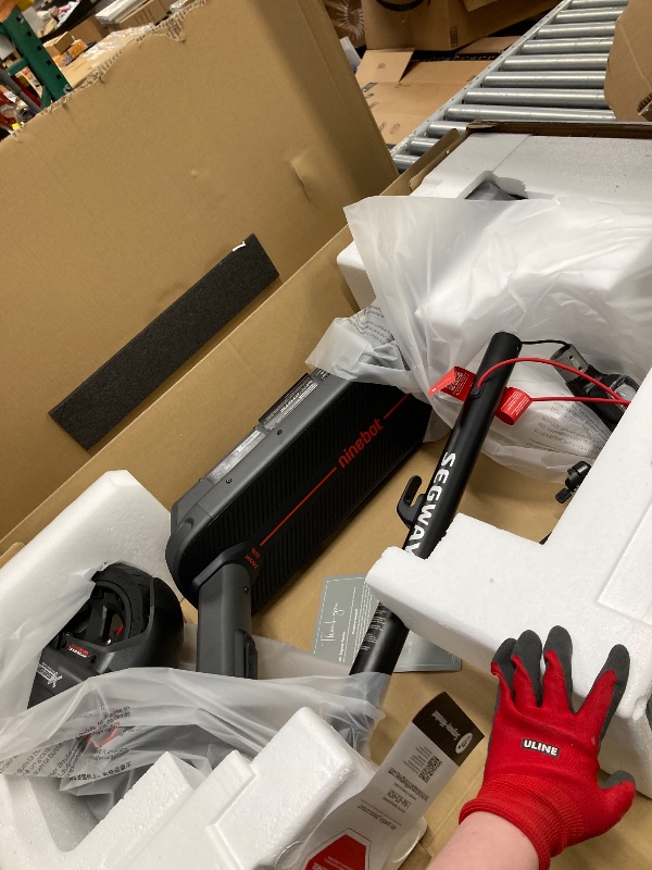 Photo 1 of *Didn't turn on* PARTS ONLY* Segway Ninebot Max G3 Electric Scooter, 28 mph Top Speed w/ 50 Miles Max Range, 2000W Peak Motor, Dual Hydraulic Suspension, Fast Charging Scooter for Adults and Teens, UL-2272 2271 Certified