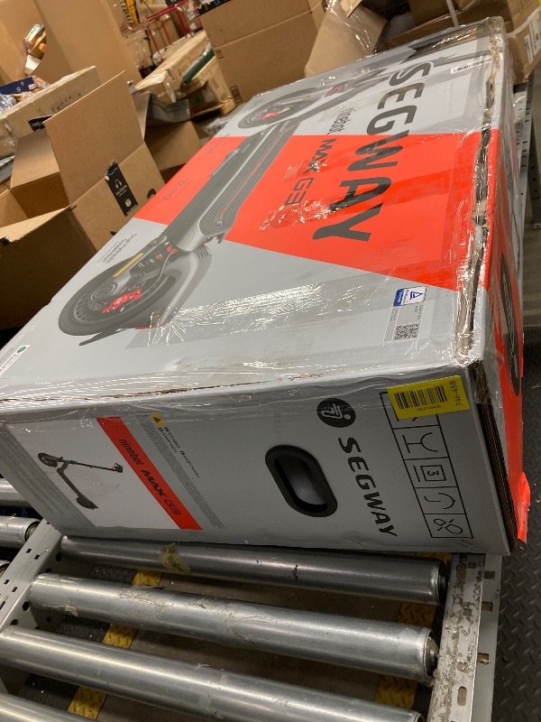 Photo 1 of *Didn't turn on* PARTS ONLY* Segway Ninebot Max G3 Electric Scooter, 28 mph Top Speed w/ 50 Miles Max Range, 2000W Peak Motor, Dual Hydraulic Suspension, Fast Charging Scooter for Adults and Teens, UL-2272 2271 Certified