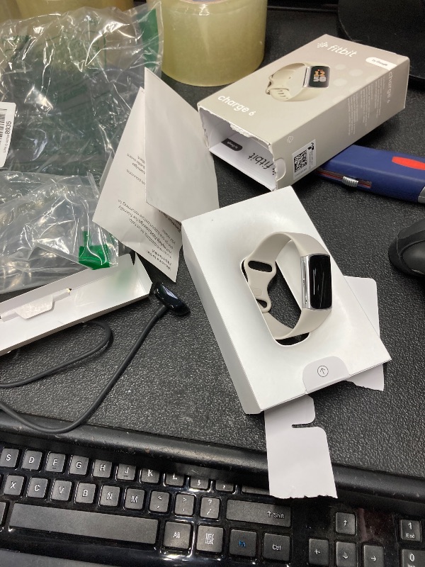 Photo 1 of *Uncharged/PARTS ONLY* fitbit Charge 6