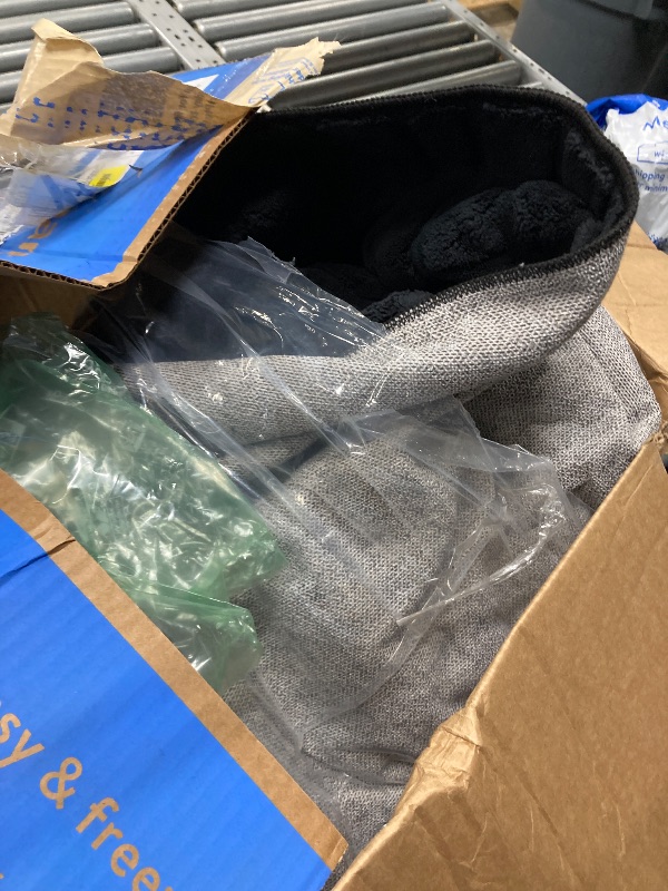 Photo 1 of **reference**Pentantan Shag Area Rugs, 8ft x 10ft Soft Fluffy Indoor Carpet for Living Room Bedroom Decor, Black