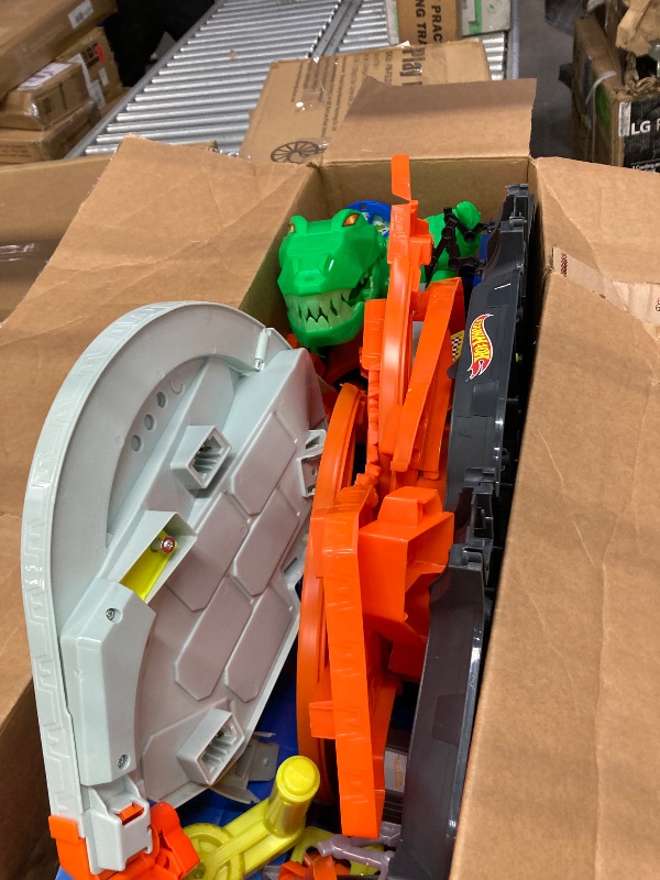 Photo 1 of ***IMAGE REFERENCE***Hot Wheels Toy Car Track Set, City T-Rex Blaze Battle Playset & 1:64 Scale Die-Cast Vehicle, 18” Tall, Multiple Race Outcomes, Spinning Dinosaur Eyes