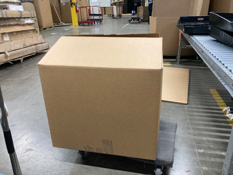 Photo 1 of ***READ COMMENTS*** LARGE BOX OF SNACKS
FUDGE ROUNDS BB 11.04.25 QUAKER OATS OTAMEAL SQUARES BB 08.17.25 ZEBRA CAKES BB 01.10.25