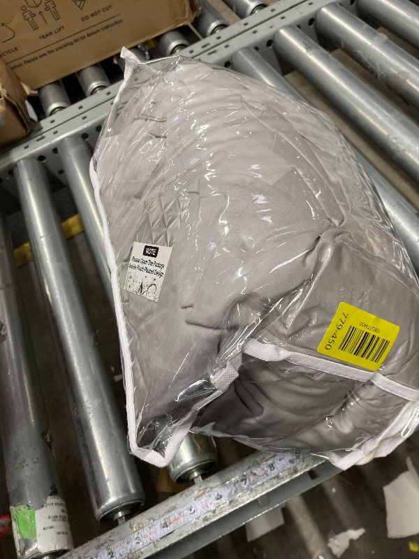 Photo 1 of **It's used, it's missing a part and it's not known if it works 100%.****Crown Collection Luxuriate Hotel 1000-TC Hypoallergenic Ultra Soft Design 100% Egyptian Cotton California King 98"x104" Silver Solid Pinch Plated Duvet Cover with Zipper Colser & 2pc