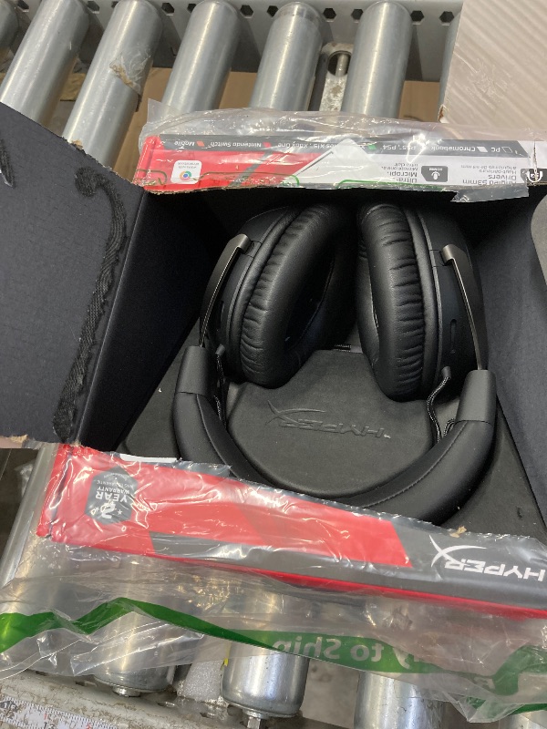 Photo 1 of **It's used, it's missing a part, and it's not known if it works 100%.****HyperX Cloud III – Wired Gaming Headset, PC, PS5, Xbox Series X|S, Angled 53mm Drivers, DTS Spatial Audio, Memory Foam, Durable Frame, Ultra-Clear 10mm Mic, USB-C, USB-A, 3.5mm – Bl