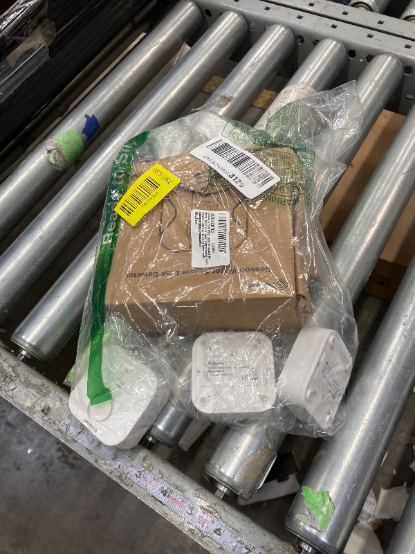 Photo 1 of ***It's used, it's missing a part, and it's not known if it works 100%.*** 10 Pack Water Leak Detectors for Home, 100dB Loud Water Alarm Sensor Leak Detection with Drip Alert for Basements, Laundry Rooms, Kitchen, IP56 Waterproof(Battery Included)