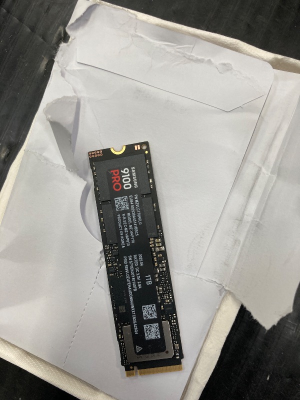 Photo 1 of **It's used; it's unknown if it's missing parts and if it works 100%.***Samsung SSD 9100 PRO 1TB, PCIe 5.0x4 M.2 2280, Seq. Read Speeds Up to 14,800MB/s, Best for AI Computing, Gaming, and Heavy Duty Workstations (MZ VAP1T0B/AM)