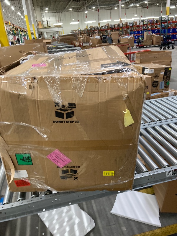 Photo 1 of **It's used, it's unknown if it's missing parts, and it was connected and turned on, but it's not known if it works 100%.***Cooluli Curve 3.8 cu ft Mini Fridge with Freezer - Small Refrigerator for Bedroom, Office, Dorm Room (White, 3.2 cu.ft Refrigerator