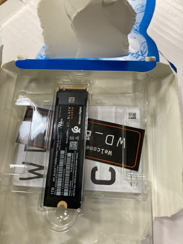 Photo 1 of ***It's used; it's unknown if it's missing parts and if it works 100%.****Western Digital 1TB SN850 NVMe SSD for PS5 Consoles Solid State Drive with Heatsink - Gen4 PCIe, M.2 2280, Up to 7,000 MB/s - WDBBKW0010BBK-WRSN