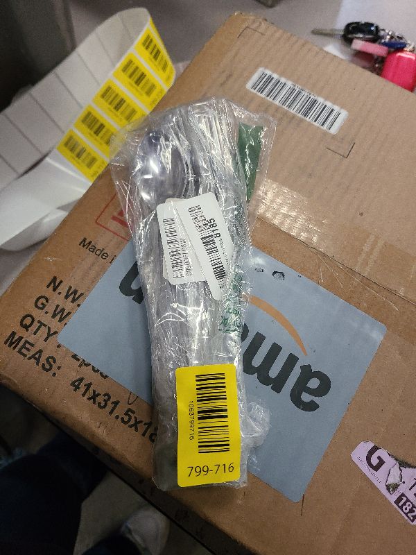 Photo 1 of 12 Pcs Forks and Spoons Silverware Set,Food Grade Stainless Steel Flatware Cutlery Set for Home,Kitchen and Restaurant,Mirror Polished,Dishwasher Safe - 6 Dinner Fork(8 inch) and 6 Teaspoon(6.5 inch)