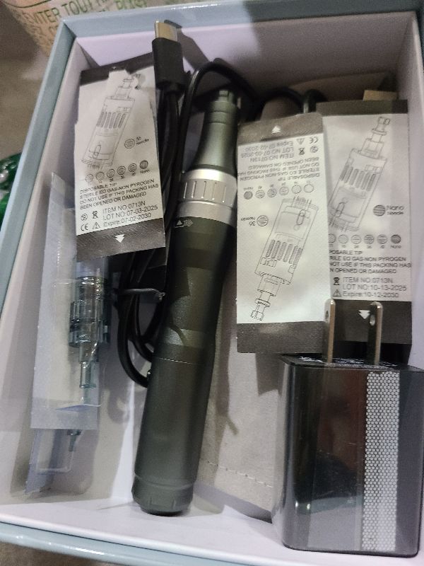 Photo 1 of 0.25mm Derma Roller Pen