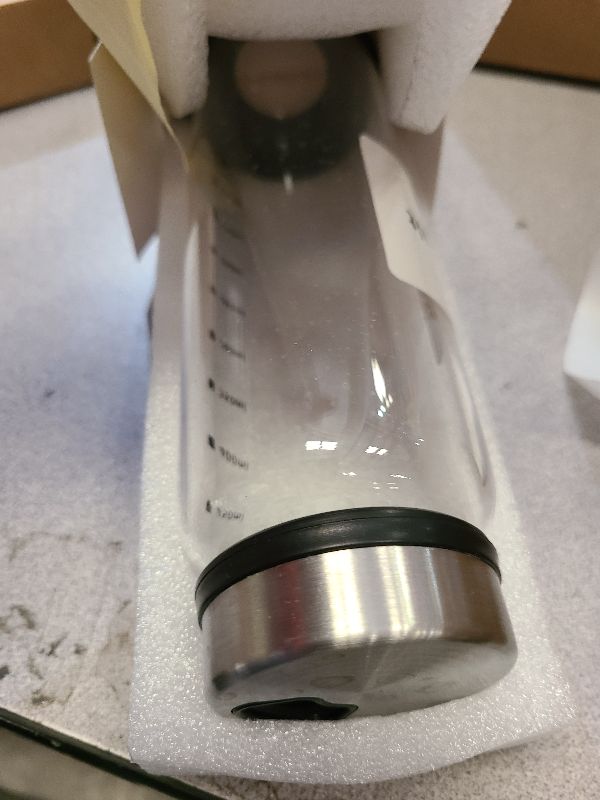 Photo 1 of 15 oz Large Salt Pepper Shakers with Adjustable Outlet Holes Clear Glass Shaker Bottles Spice Seasoning Cans for Kitchen Decor and Home Restaurant BBQ Camping Farmhouse Kitchen Accessories (450 ml)