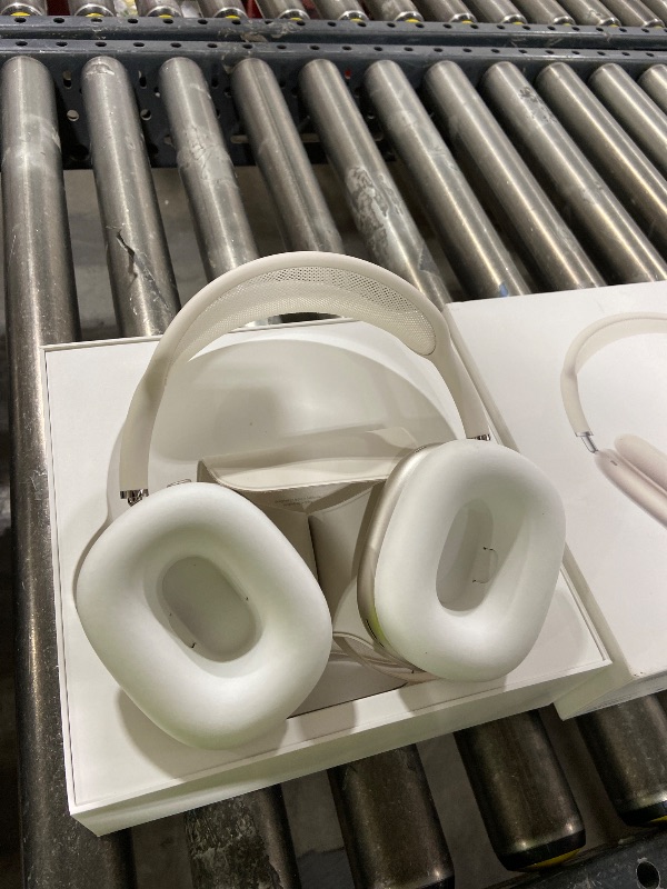 Photo 1 of Apple AirPods Max Wireless Over-Ear Headphones, Pro-Level Active Noise Cancellation, Transparency Mode, Personalized Spatial Audio, USB-C Charging, Bluetooth Headphones for iPhone - Starlight