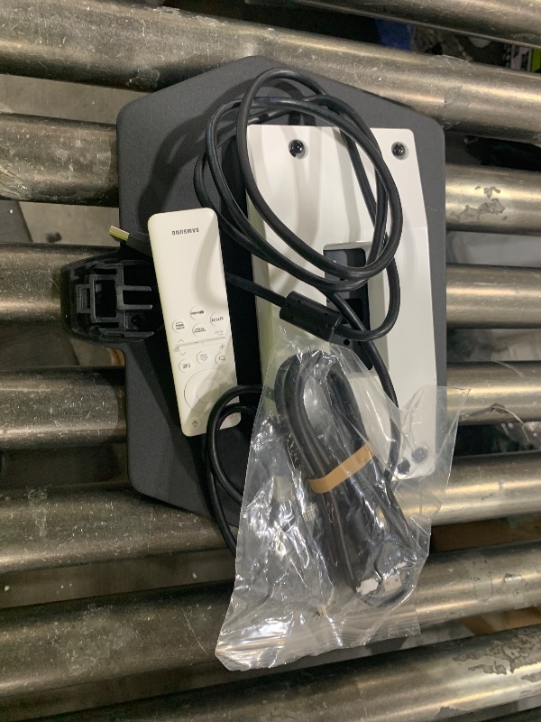 Photo 1 of SAMSUNG 43" Odyssey Neo G7 Series 4K UHD Smart Gaming Monitor, 144Hz, 1ms, VESA Display HDR600, Quantum Matrix Technology, AMD FreeSync Premium Pro, LS43CG702NNXZA, Black