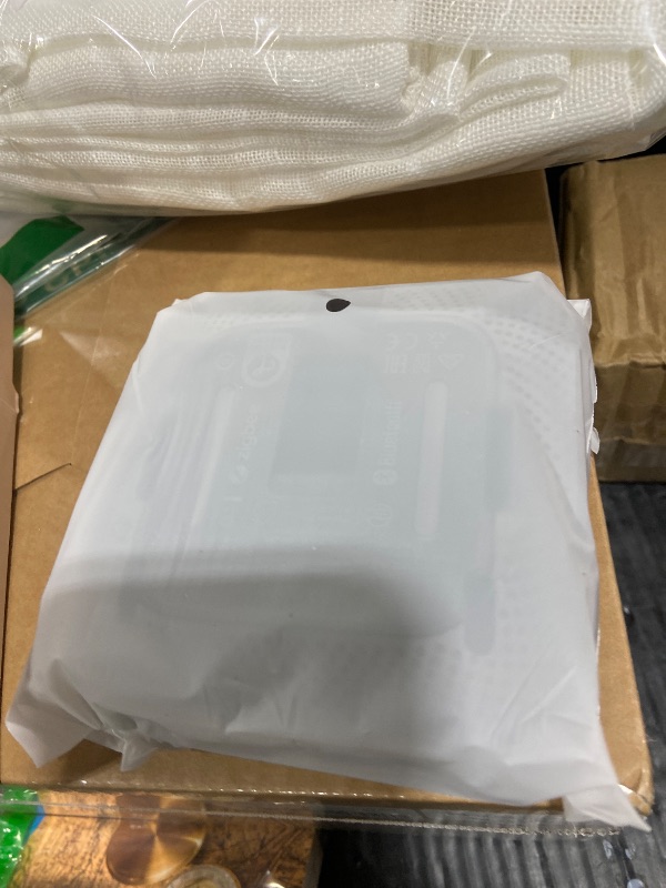 Photo 1 of Aqara Smart Home Hub M3 for Advanced Automation, Matter Controller, Thread Border Router, Features Zigbee, Bluetooth, Wi-Fi, PoE, IR, Supports Alexa, Apple HomeKit, SmartThings, Home Assistant, IFTTT