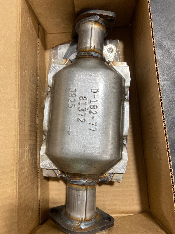 Photo 1 of Walker CalCat CARB 81372 Direct Fit Catalytic Converter for Mazda Miata