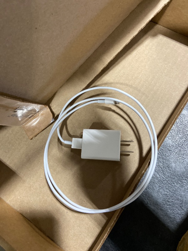 Photo 1 of Apple iPad (10.2-inch, Wi-Fi, 32GB) - Gold (Latest Model, 8th Generation) (Renewed)