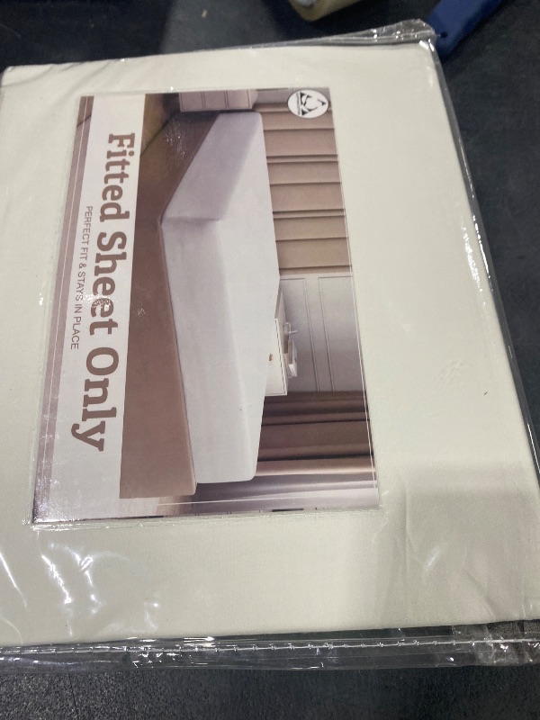 Photo 1 of 1 Fitted Sheet Only, 100% Egyptian Cotton - 400 Thread Count, Fitted Sheet fitts Upto 15 Inch Deep Pocket - King Size - Hotel Luxury Single Fitted Sheet Only - Ivory Fitted Bottom Sheet Only