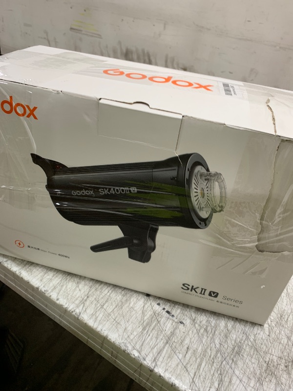 Photo 1 of GODOX SK400II-V (New Upgrade) 400Ws Bowens Mount Photo Studio 2.4GHz GN65 Built-in LED Modeling Lamp 5600±200K Strobe Light Photography Lamp for Product/Wedding/Portrait