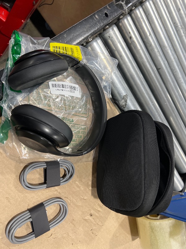 Photo 1 of Beats Studio Pro - Premium Wireless Over-Ear Headphones- Up to 40-Hour Battery Life, Active Noise Cancelling, USB-C Lossless Audio, Apple & Android Compatible - Black