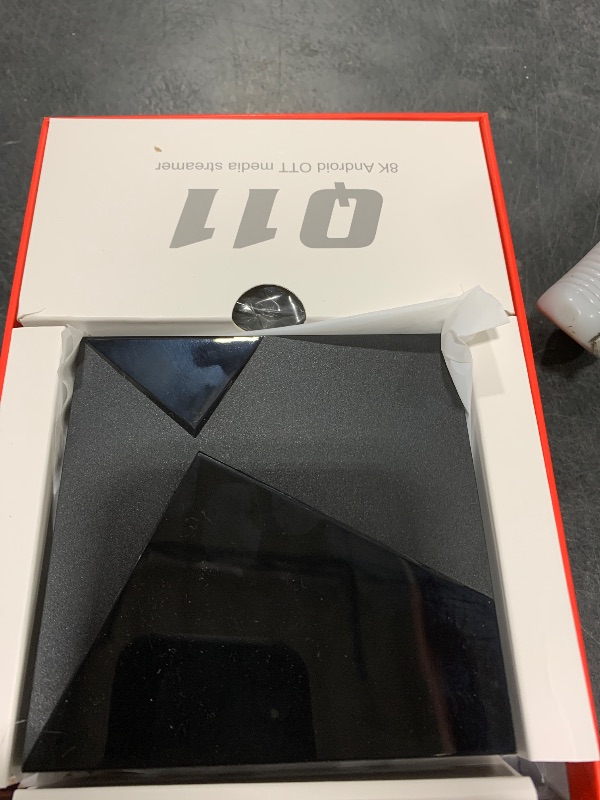 Photo 1 of BOXPUT Q11 Android 14 TV Box Amlogic S905X4 64-bit Quad Core 8K Decoding 4K HDR 2.4/5Ghz Dual WiFi 8822CS + 1000M Ethernet TV Box 4GB + 32GB with IRI Voice Remote