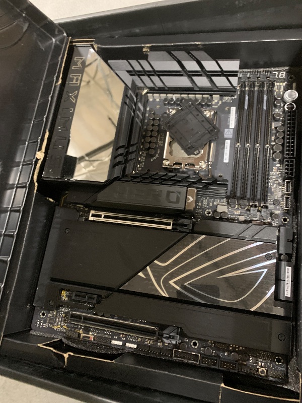 Photo 1 of ASUS ROG Maximus Z890 Hero Intel® Z890 LGA 1851 ATX Motherboard, Advanced AI PC-Ready, 22+2+1+2 Stages, DDR5, WiFi 7, 3X PCIe® 5.0 M.2, Thunderbolt™ 4, USB Type-C®, AI Overclocking/Cooling/Networking