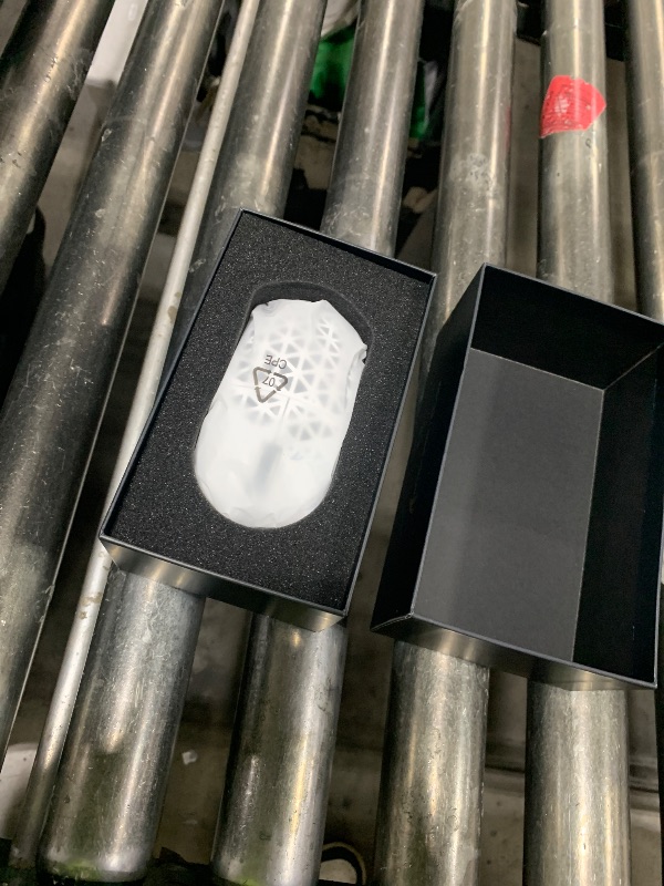 Photo 1 of ATTACK SHARK R5Ultra 8K Carbon Fiber Wireless Gaming Mouse with 42000 DPI -PAW3950 MAX Sensor -39g Ultra-Lightweight-Nordic 52840 MCU Chip-Wired/BT/2.4GHz Wirelss Programmable Mouse for PC/Mac (White)