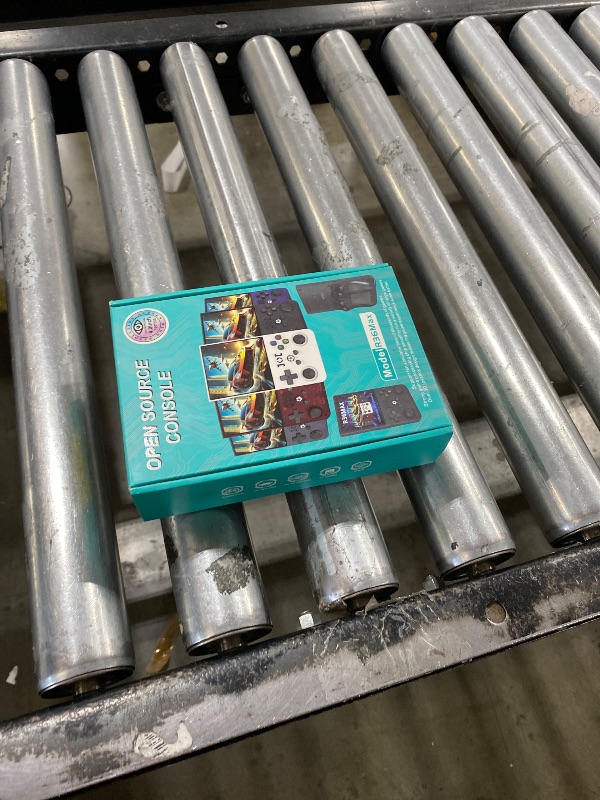 Photo 1 of ?R36MAX 4000mAh Portable Rechargeable Handheld Retro Game Console,Comfort Non-Slip Handheld Standing Retro Game Console with 64G TF Car,4.0-inch Screen,for Office,Purple Gray