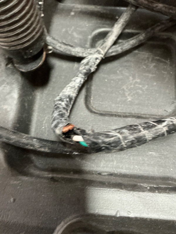 Photo 1 of ****UNTESTED***MAJOR DAMAGE & RUST ****
VEVOR Demolition Jack Hammer, MAX 2200W Electric Jackhammer Heavy Duty, 1350 BPM Concrete Breaker 6pcs Chisels Bit Chipping W/Case