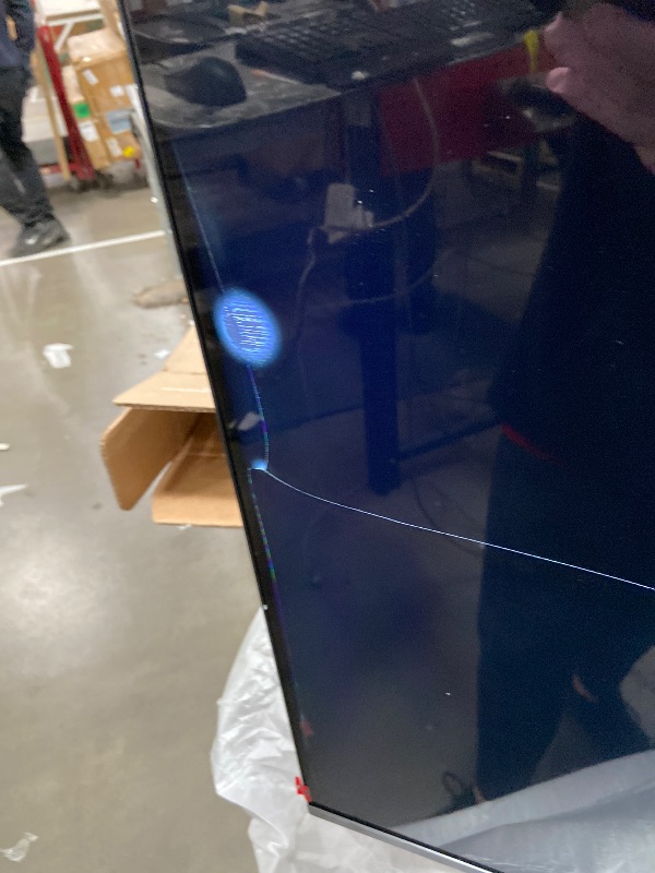 Photo 1 of ****CRACKED SCREEN DOES NOT WORK***Samsung 43-Inch Class Crystal UHD U8000F 4K Smart TV (2025 Model) Endless Free Content, Crystal Processor 4K, MetalStream Design, Knox Security, Alexa Built-in