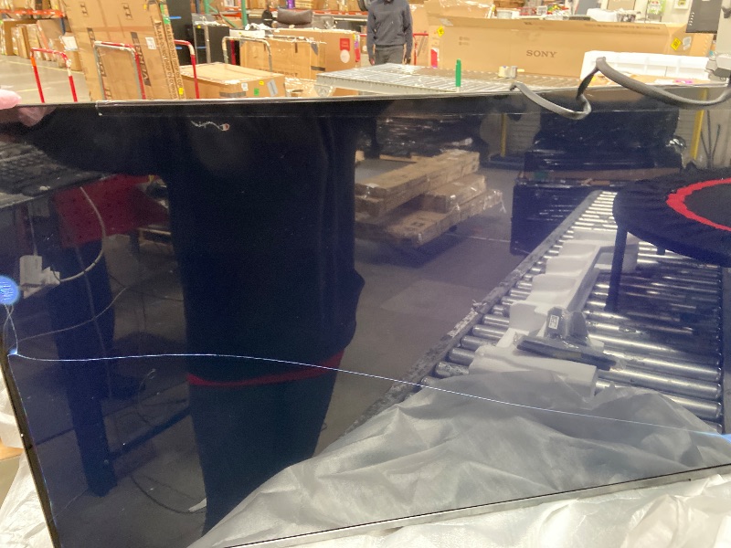 Photo 1 of ****CRACKED SCREEN DOES NOT WORK***Samsung 43-Inch Class Crystal UHD U8000F 4K Smart TV (2025 Model) Endless Free Content, Crystal Processor 4K, MetalStream Design, Knox Security, Alexa Built-in