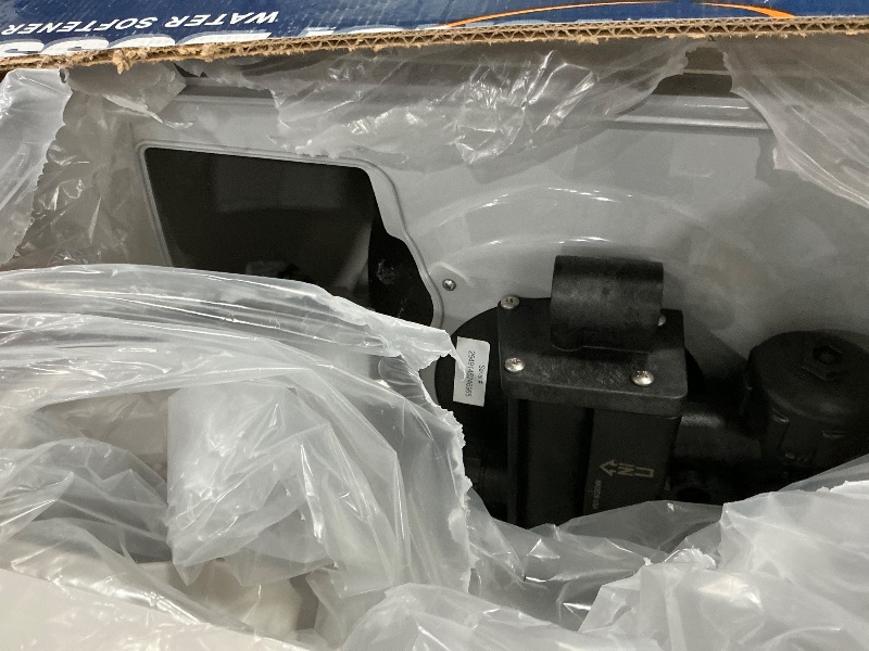 Photo 1 of **TOP HAS CRACK SHOWN IN PIC**
WATER BOSS 74016 Big Boss Water Softener, 36