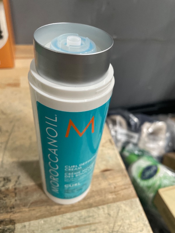 Photo 1 of (BROKEN CAP) Moroccanoil Curl Defining Cream, 8.5 Fl. Oz.