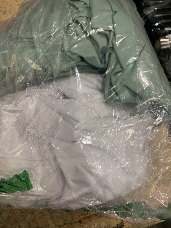 Photo 1 of 1 green bottom bed dressing w/ white regular sheet