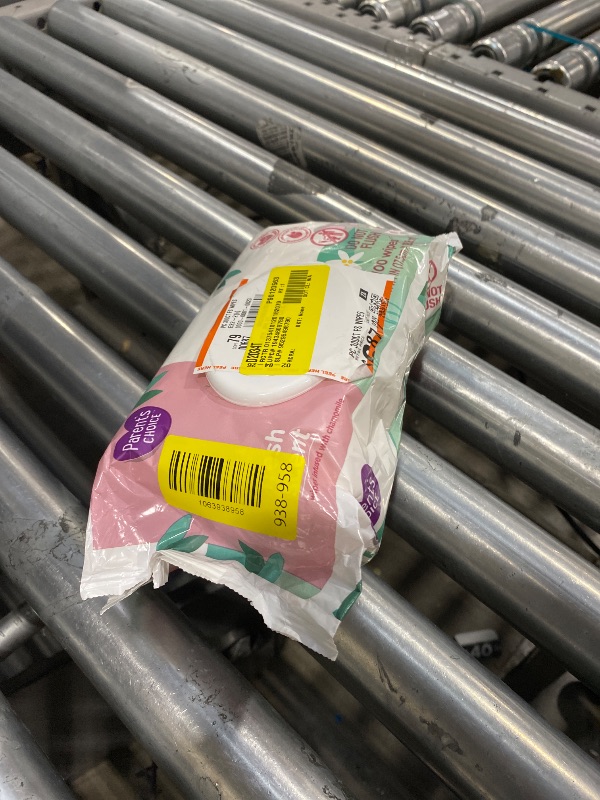 Photo 1 of (1 out of3)......Parent's Choice Refreshing Cucumber Scent Baby Wet Wipes Infused with Vitamin E and Aloe, 300 Count (Value Pack Includes 3 100-Count Packages) - 1 Pack