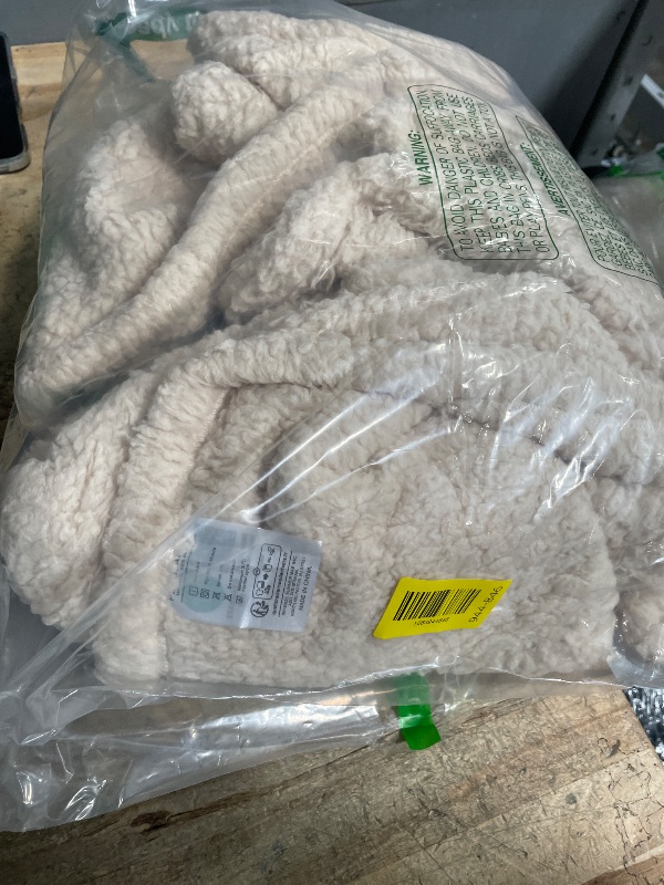 Photo 1 of 1 Pack 3 Calming Blankets Fluffy Premium Fleece Pet Blanket Soft Sherpa Throw for Dog Puppy Cat Beige Medium (30" x20'')