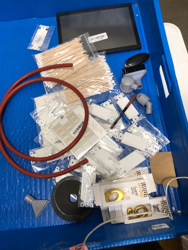 Photo 1 of ***Bundle of miscellaneous home goods 