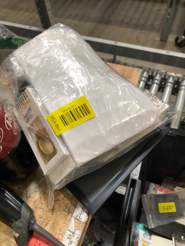 Photo 1 of ***Bundle of miscellaneous home goods 