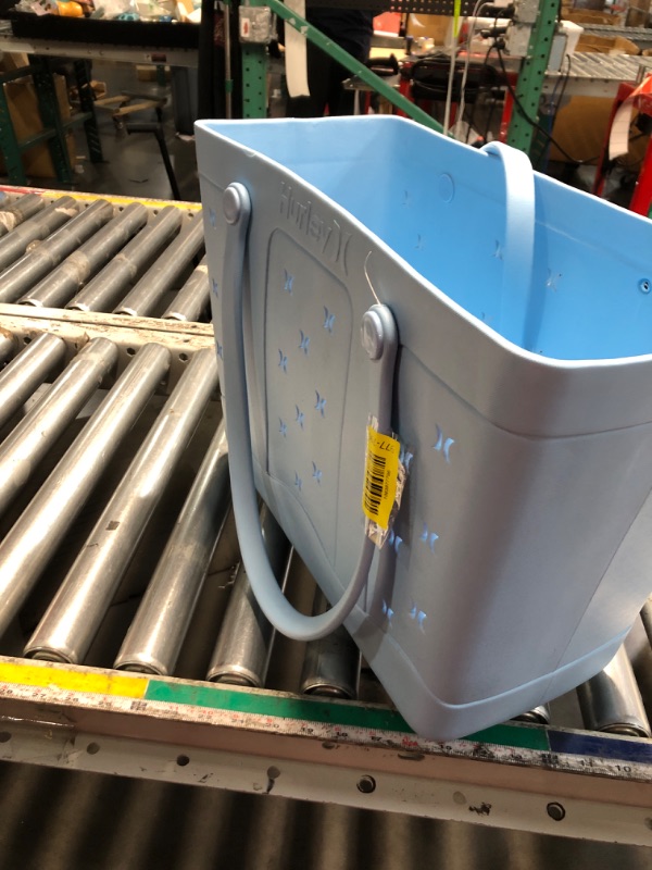 Photo 1 of ***MISSING PARTS***
BROKEN HANDLE*****
***STOCK PHOTO FOR REFERENCE ONLY*** Hurley 19" EVA Beach Tote Bag