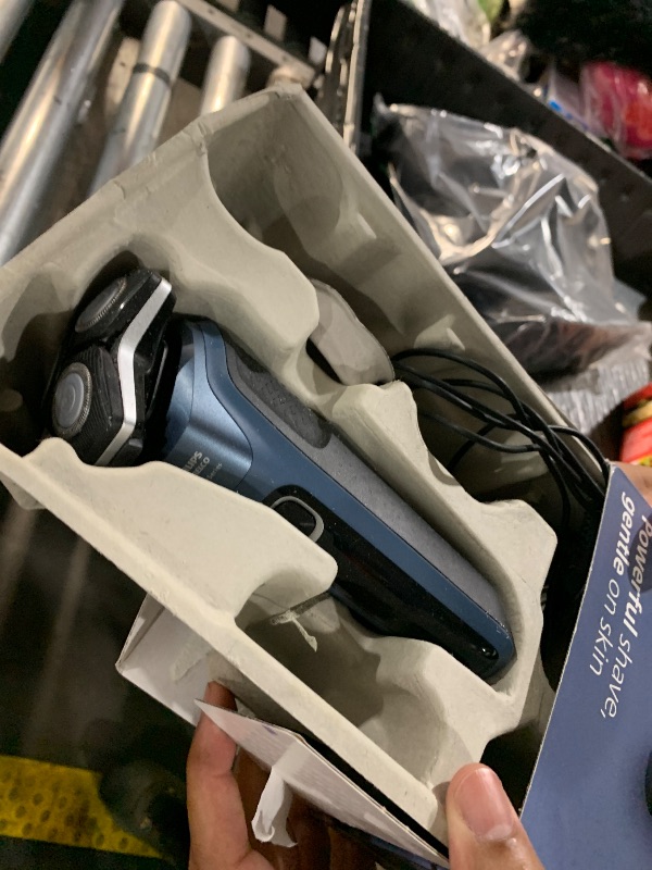 Photo 1 of ***HEAVILY USED**
Philips Norelco Shaver 5400, Rechargeable Wet & Dry Shaver with Pop-Up Trimmer, S5880/81