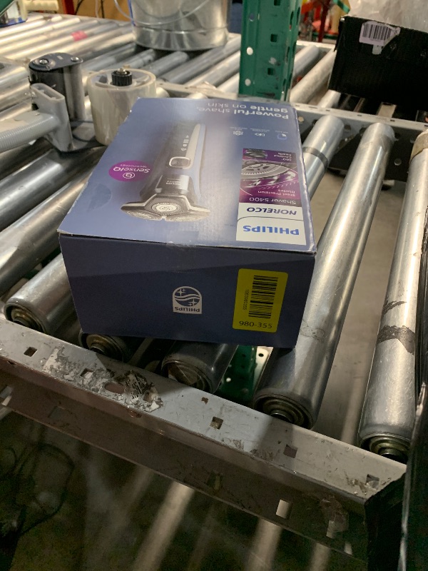 Photo 1 of ***HEAVILY USED**
Philips Norelco Shaver 5400, Rechargeable Wet & Dry Shaver with Pop-Up Trimmer, S5880/81